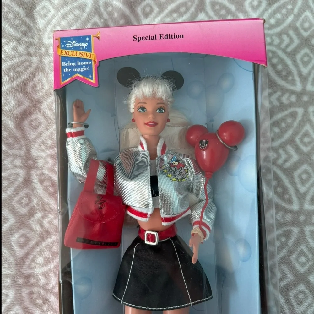 Barbie Walt Disney World 25th Anniversary Doll with Pink Accents Mattel - Picture 3 of 7
